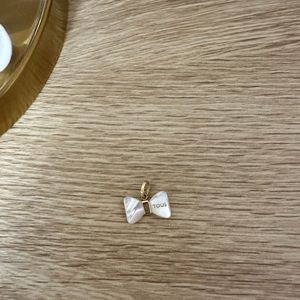 TOUS Bow Pendant 18k